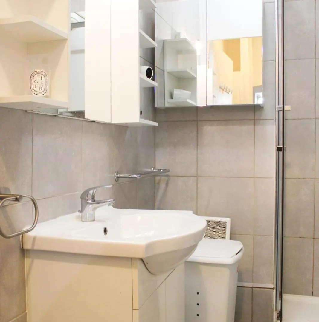 Charming Apartment For 4 People In Paris 15