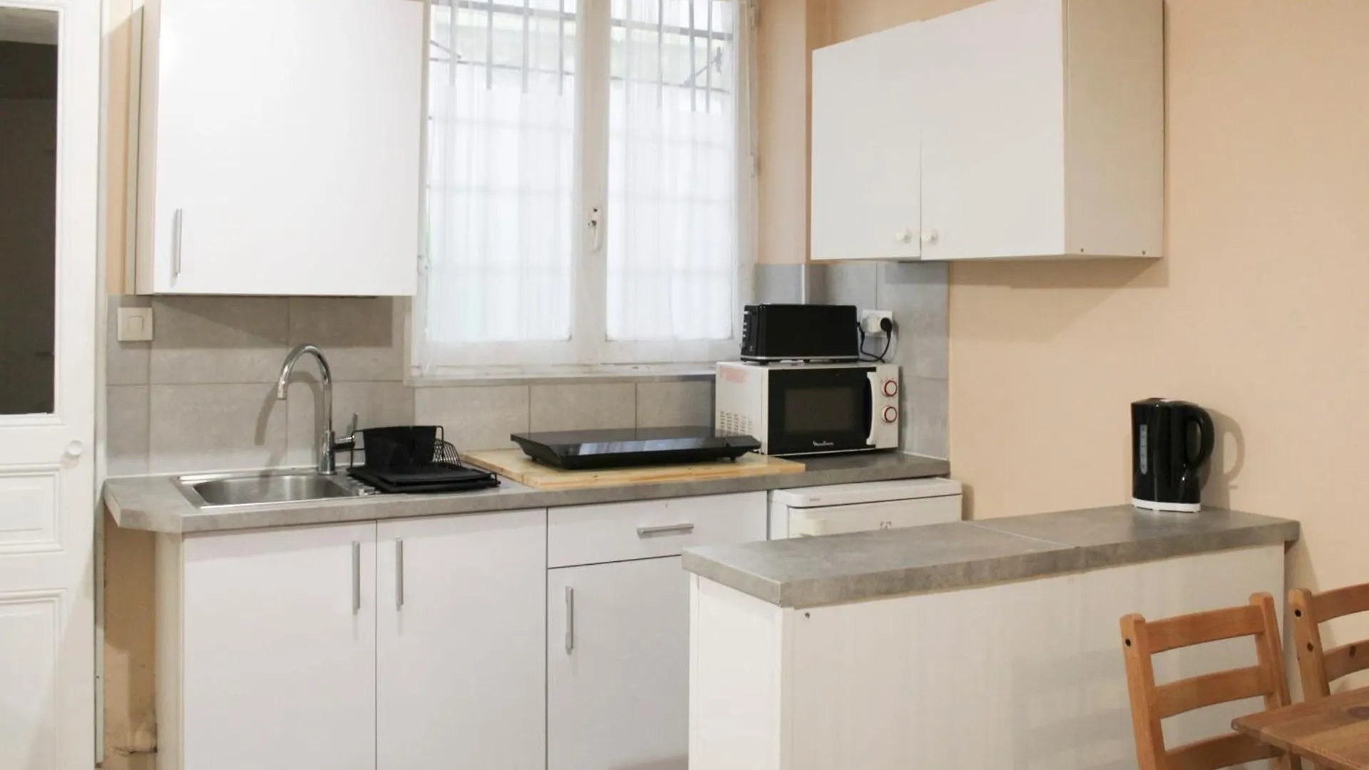 Charming Apartment For 4 People In Paris 15