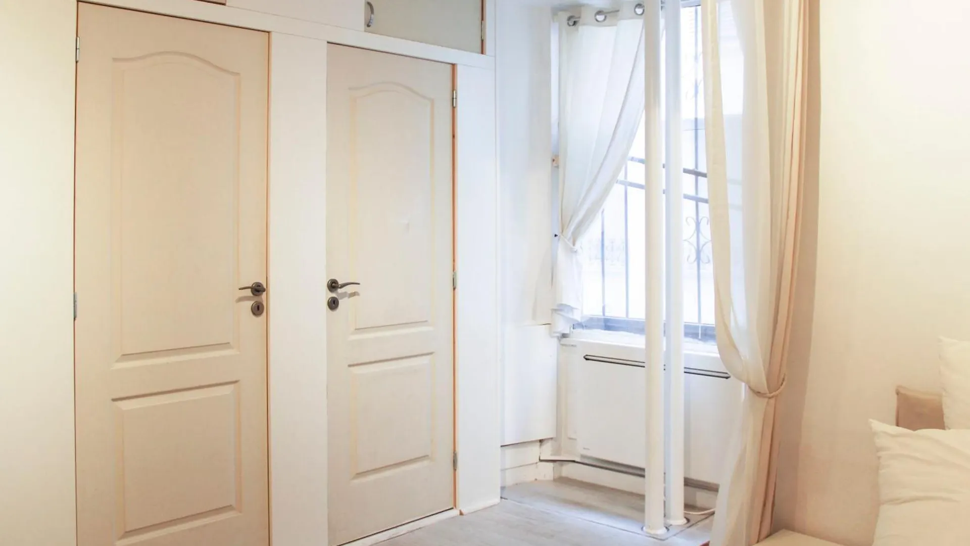 Charming Apartment For 4 People In Paris 15